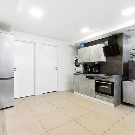 Sirena Apartment - Self Check-In And Free Parking Tallinn Extérieur photo
