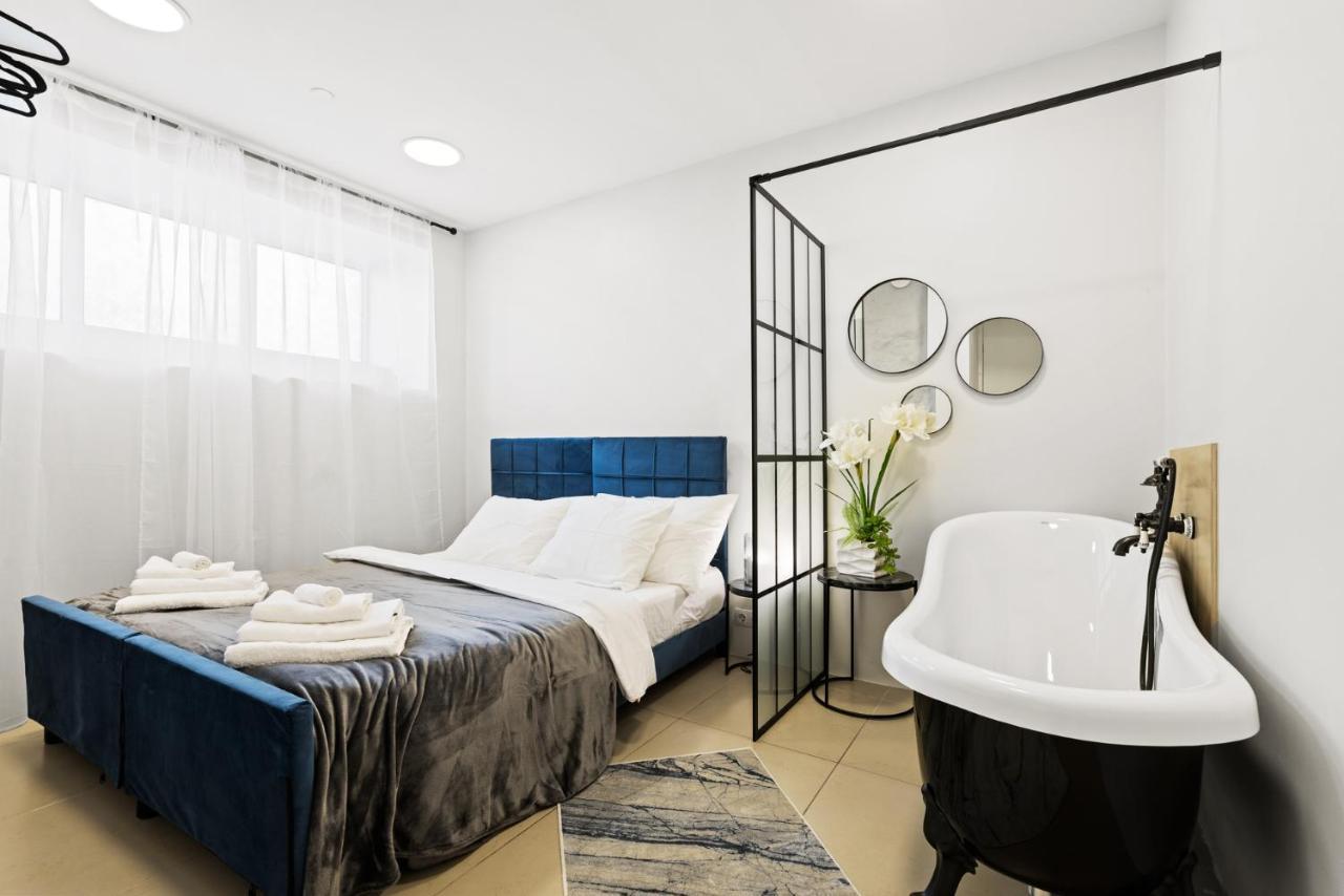 Sirena Apartment - Self Check-In And Free Parking Tallinn Extérieur photo